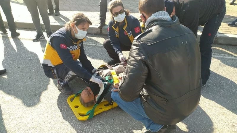 Araba çarpan babasını yerde yatarken görünce şoka girdi
