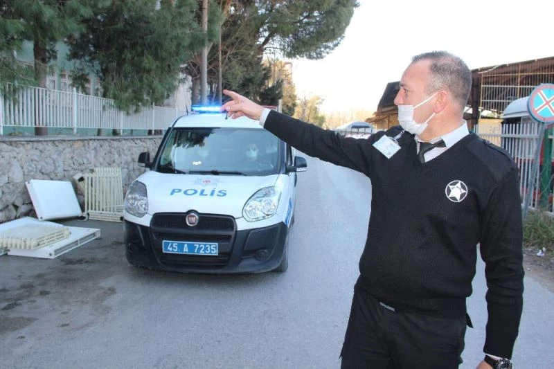 Çalmaya çalıştıkları kalorifer petekleri için nakliyeci çağırmışlar
