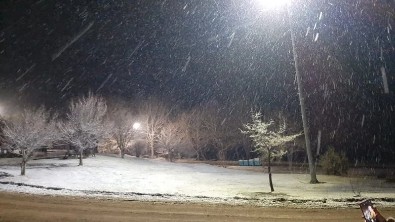 Denizli’nin yüksek kesimde kar yağışı başladı.