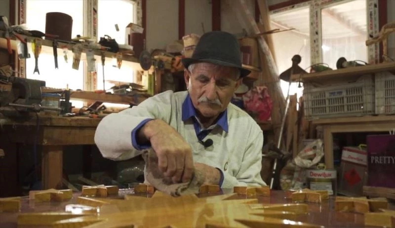 Ahşaba işlediği Cumhurbaşkanlığı forsunu Cumhurbaşkanı Erdoğan