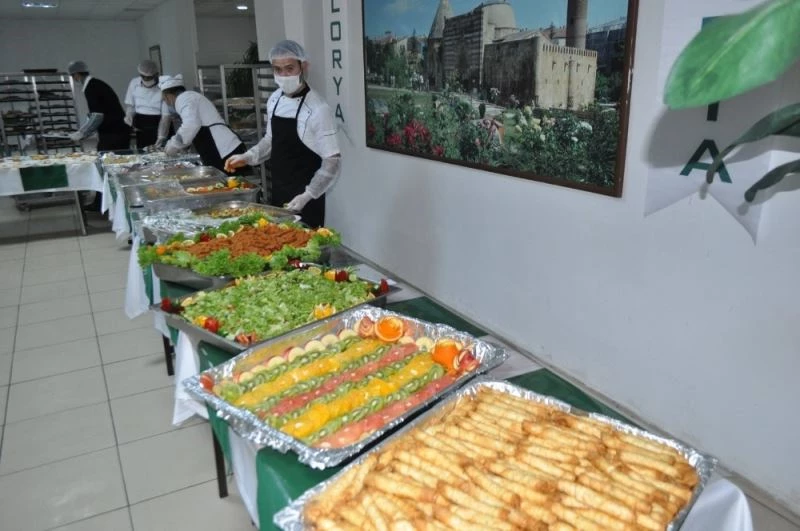 KEA Hastanesi başhekimliğinden sağlıkçılara motivasyon için açık büfe etkinliği
