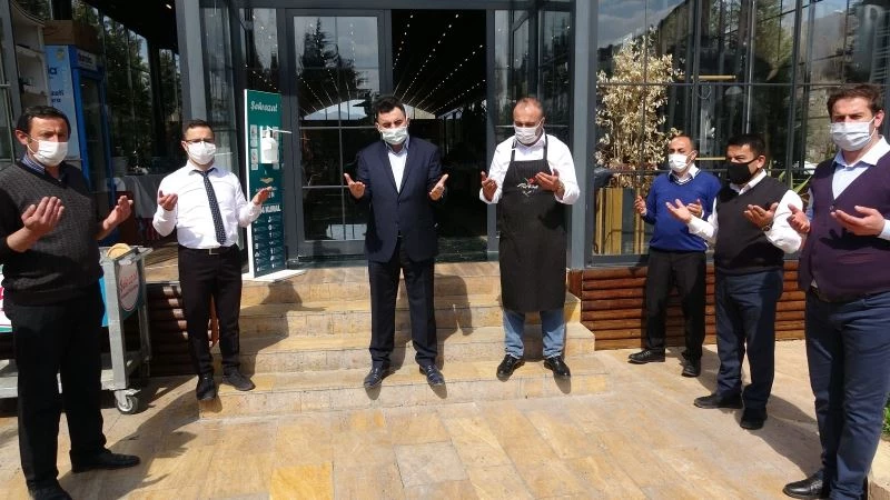 Tokatlı kebapçı 4,5 ayın ardından iş yerini dualarla açtı
