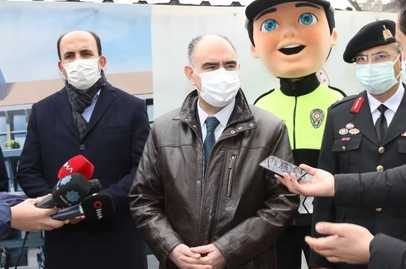 Vali Özkan: “Kurallara uyarsak çok daha kısa zamanda tümüyle açılmış olabiliriz”
