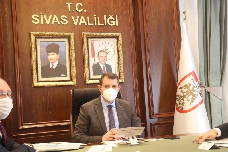 Yüksek riskli iller arasına giren Sivas’ta, validen ev hanımlarına çağrı
