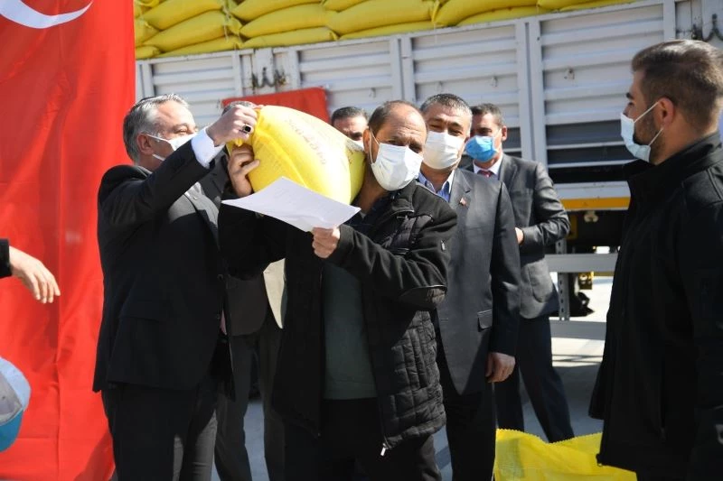 Kayserili çiftçilere 83 ton aspir tohumu dağıtımı yapıldı
