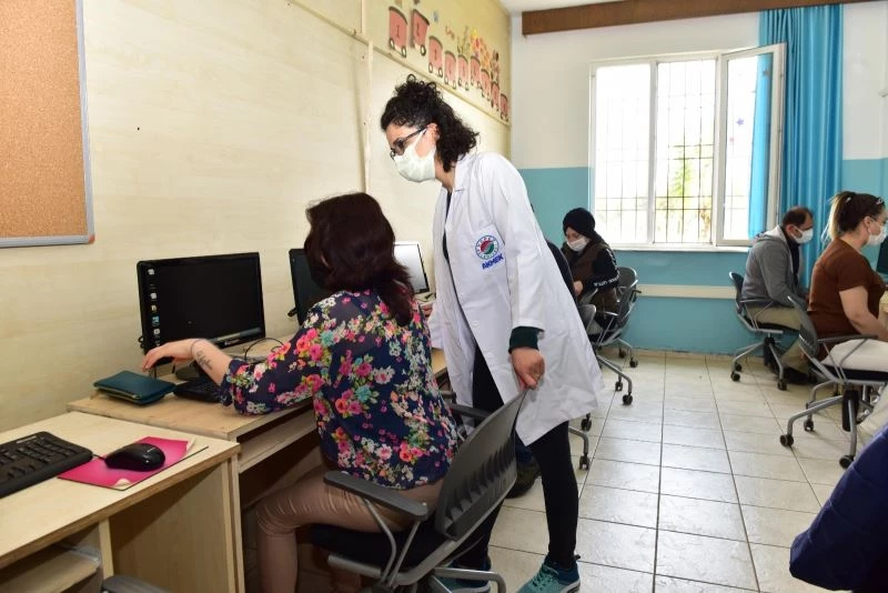 AKMEK kursları pandemi önlemleri altında sürüyor
