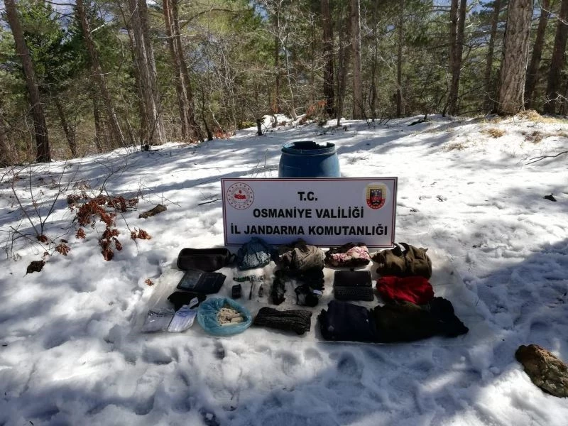 Amanoslarda PKK’nın sığınağında patlayıcı madde ve termal kamera ele geçirildi
