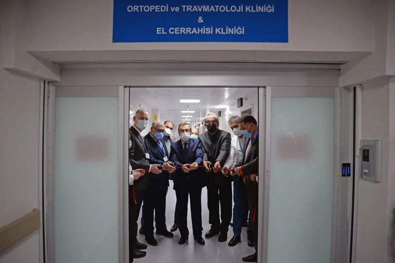 Hastane klinikleri yenilenen yüzleriyle hizmete devam ediyor
