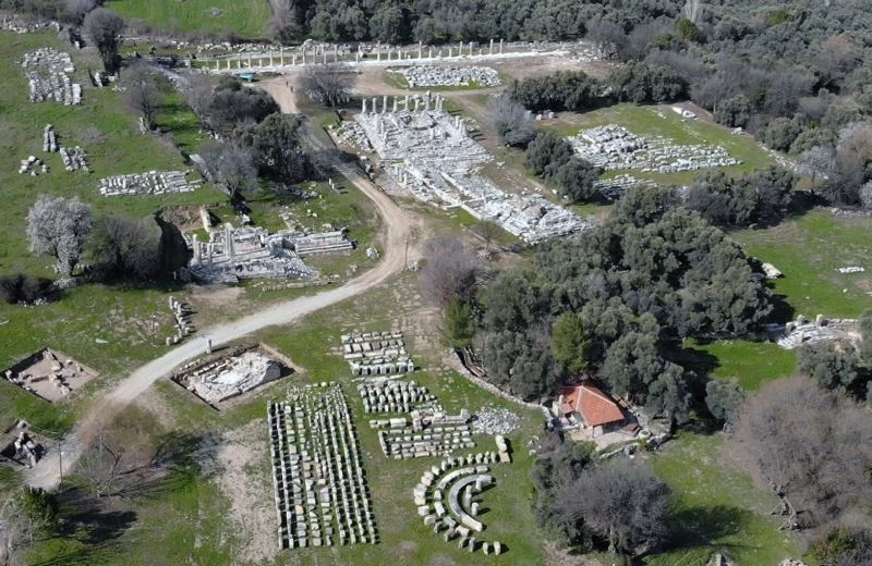 2 bin yıllık sütunlar ayağa kalktı
