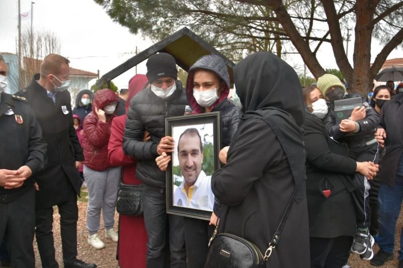 Kazada hayatını kaybeden ambulans sürücüsü Tezcan Tekin defnedildi
