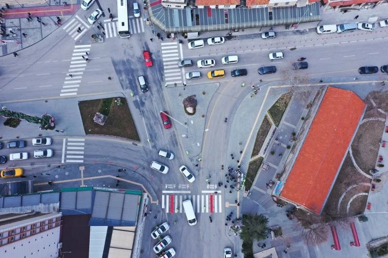 Isparta’da yaya geçitlerine kırmızı çizgiler çekildi
