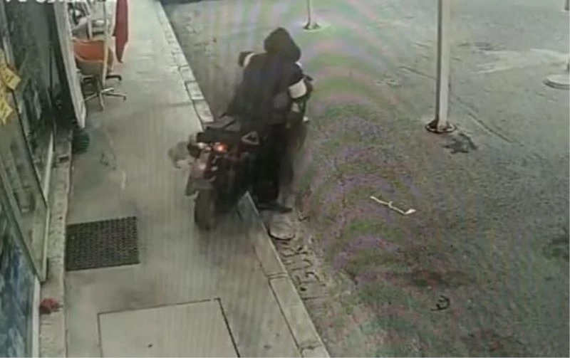 İzmir’i canından bezdiren azılı hırsız tutuklandı
