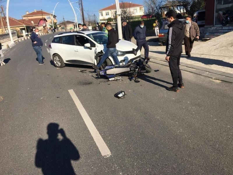 Motosiklet sürücüsünün ölümden döndüğü feci kaza kamerada
