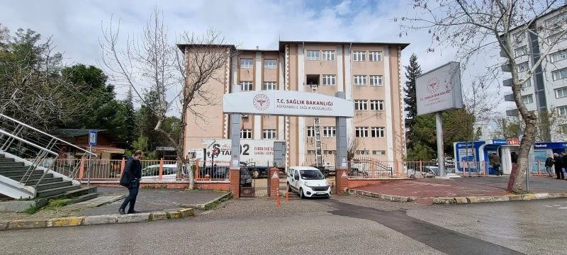 Depreme dayanıksız bina boşaltıldı
