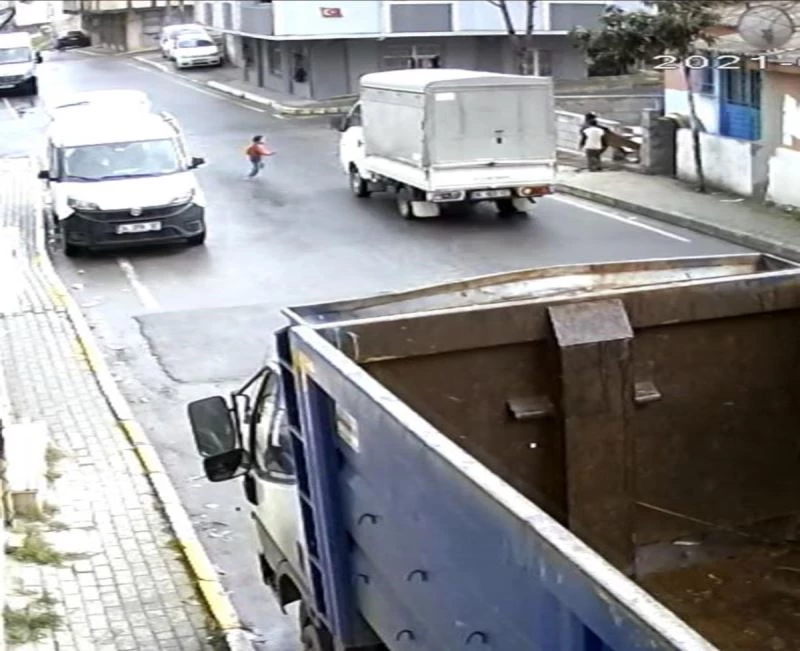 (Düzeltme) Avcılar’da yürek yakan olay, kamyonet minik Hızır Ali Günden’in üzerinden böyle geçti
