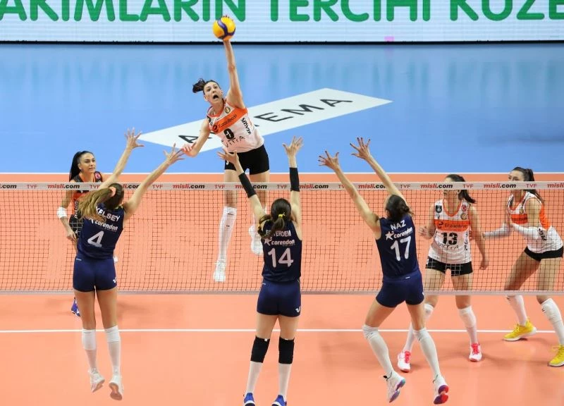 Fenerbahçe, Eczacıbaşı VitrA’yı 3-0 mağlup etti