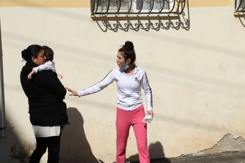 Yangına küçük kızıyla beraber uyurken yakalandı
