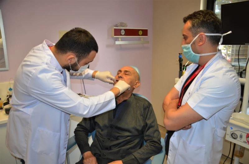 Dişindeki apse ölümüne yol açıyordu: Ameliyat ve 2 aylık tedavi sonucu hayata tutundu
