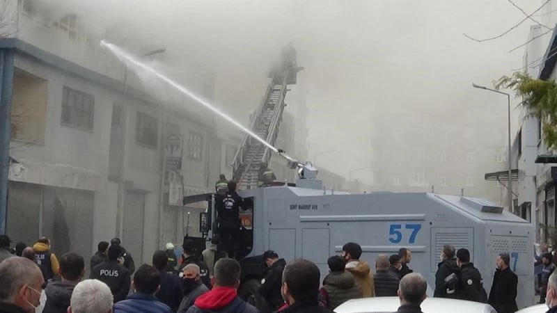 Terörün kökü kazındı, TOMA’lar yangına müdahale etmeye başladı
