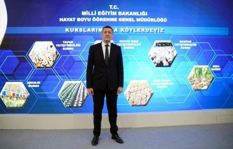 Bakan Selçuk ilk kez açılan kursa canlı olarak bağlandı
