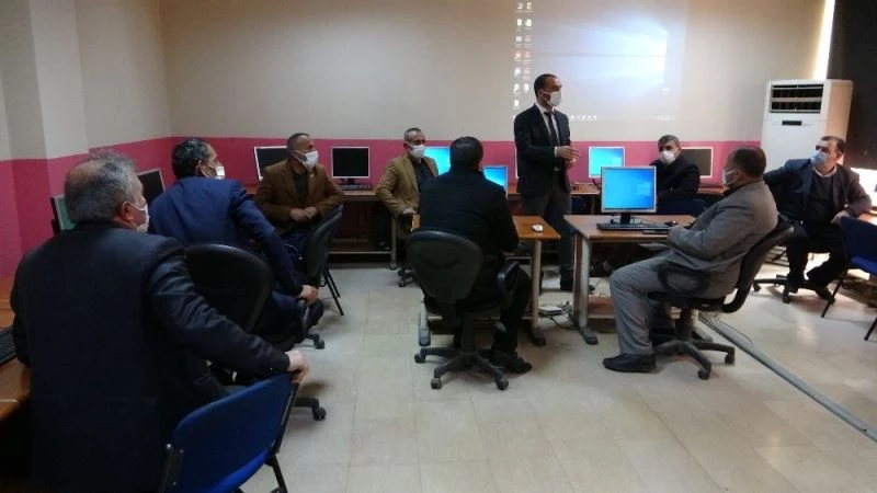 Muş’ta mahalle ve köy muhtarlarına bilgisayar eğitimi
