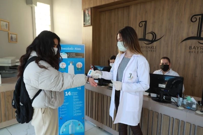 BAYSEM’de öğretmenler öğrencileri hijyen paketleriyle karşıladı
