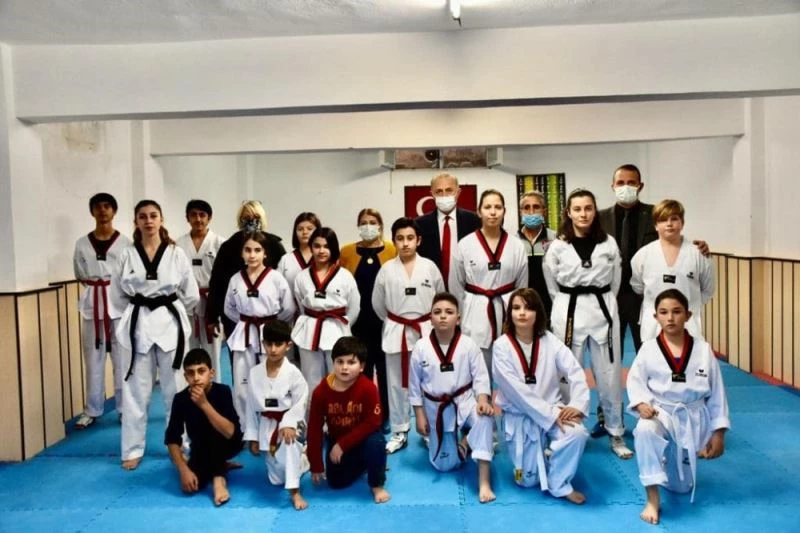 Başkan Atabay genç tekvandocularla görüştü
