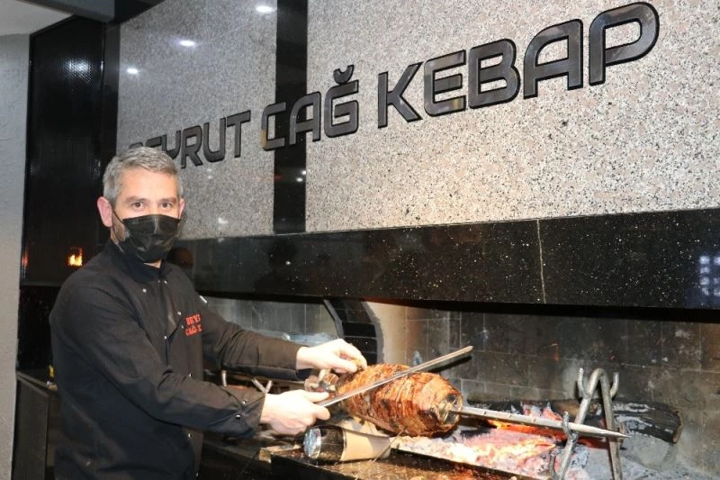 Beyrut Cağ Kebap müşterilerini bekliyor

