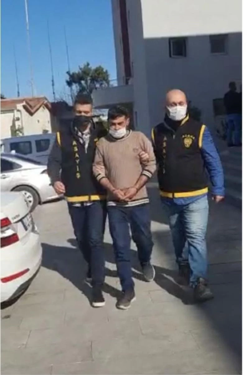 Ekmek kuyruğunda arkadaşının telefonunu çaldı
