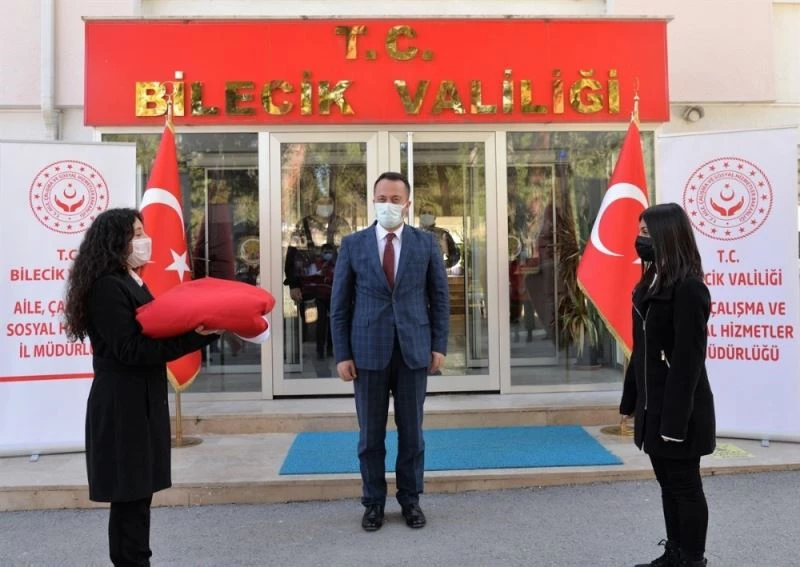 18 Mart’ta Çanakkale’de göndere çekilecek Türk bayrağı Bilecik’e ulaştı
