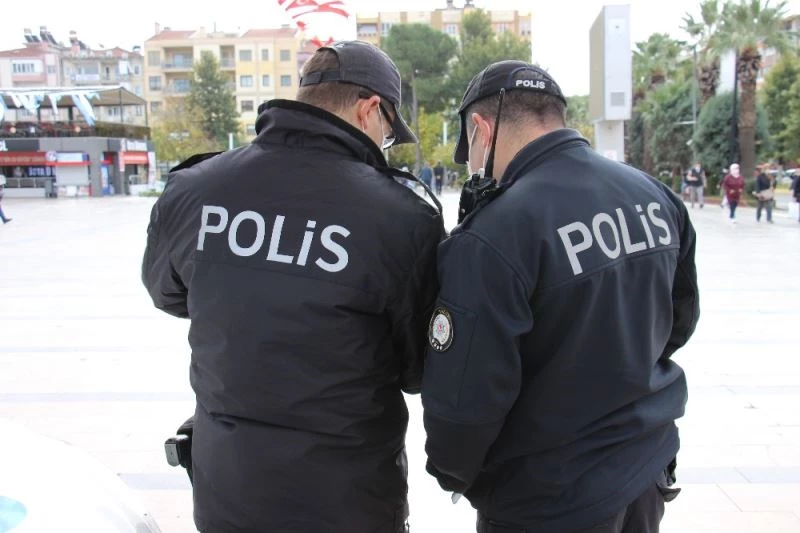 Polis şüphesinde haklı çıktı, göçmen kaçakçısı yakalandı
