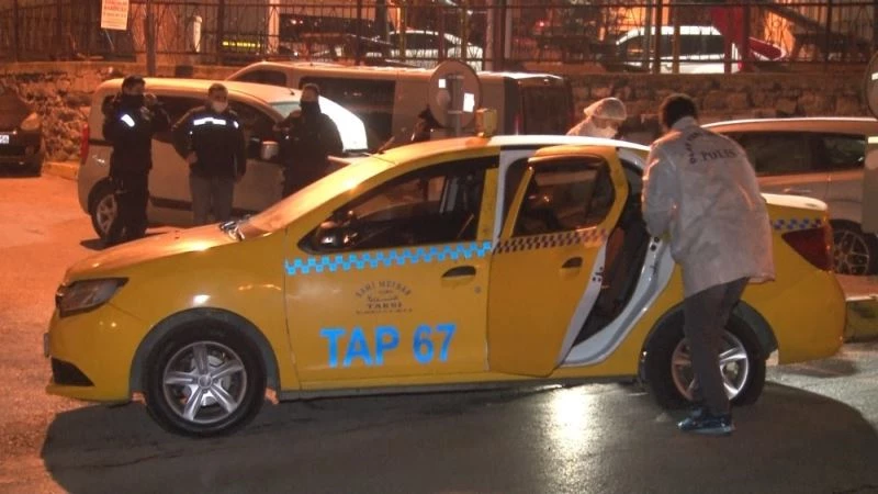 Gaziosmanpaşa’da ticari taksiye binen silahlı 3 şahıs ile bekçiler arasında kovalamaca
