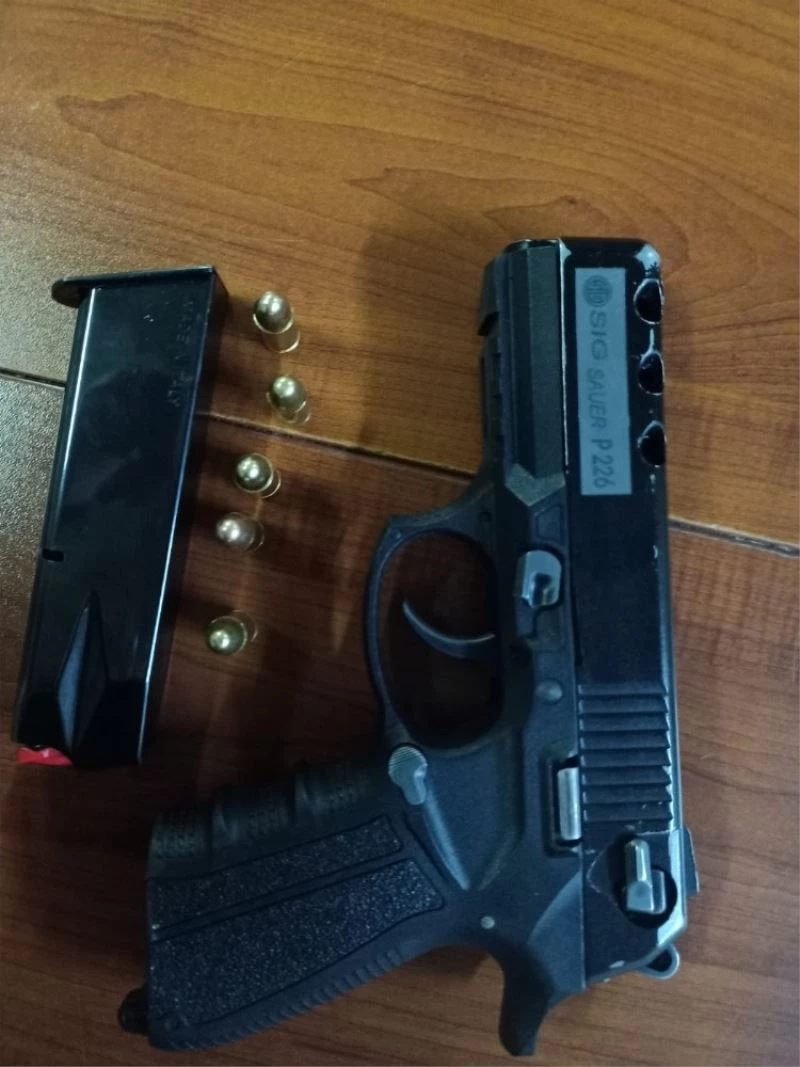 Ruhsatsız tabanca yakalatan şahsa kısıtlama ve maskeden 4 bin 50 lira ceza
