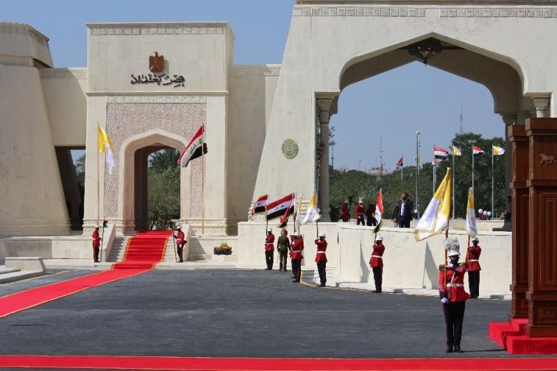Papa Francis, Bağdat’ta resmi törenle karşılandı
