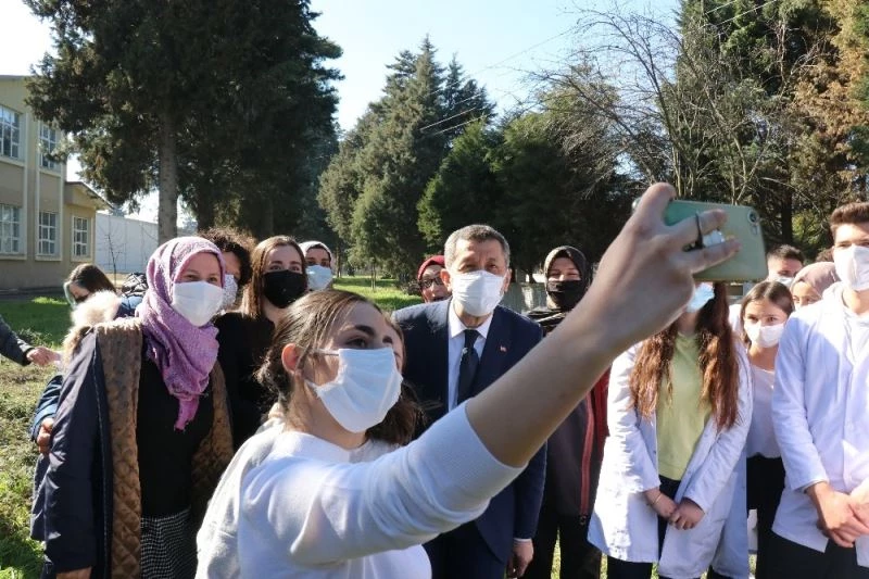 Bakan Selçuk, ziyaretleri sonrasında Sakarya’dan ayrıldı
