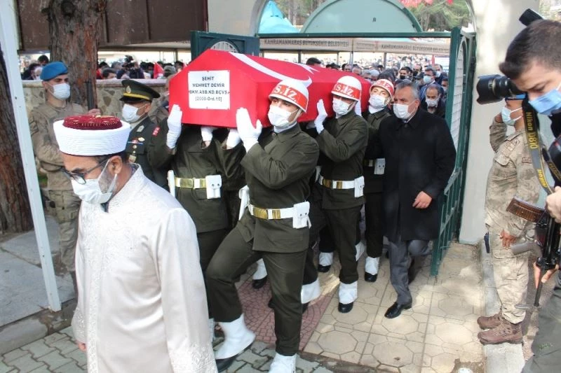 Şehit Astsubay Kıdemli Başçavuş Mehmet Demir son yolculuğuna uğurlandı
