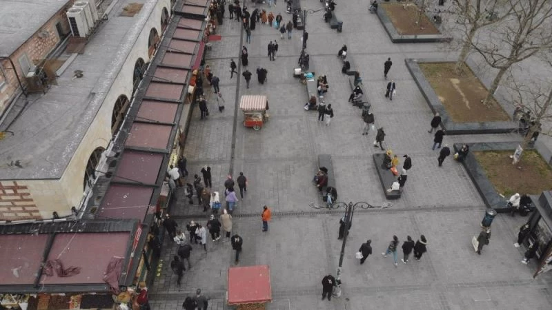 Kısıtlamasız cumartesinde Eminönü eski günlerini aratmadı
