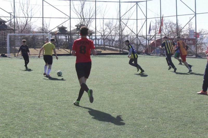 Halı sahalar açıldı vatandaşlar işletmelere akın etti
