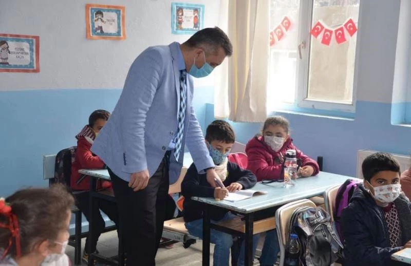 Şehit polis memuru Şahin Altmış adına kütüphane açıldı
