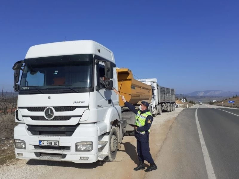 Jandarmadan hız ve takograf denetimi
