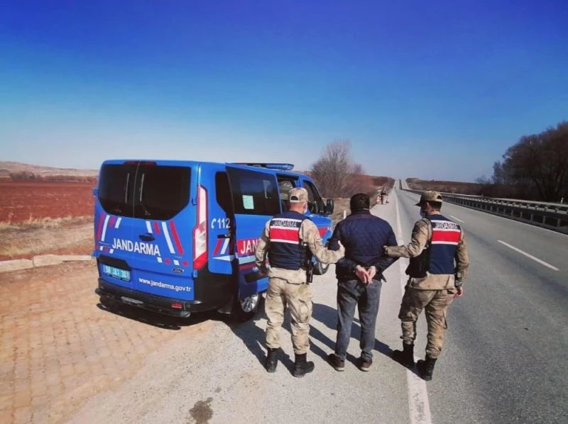 Birçok kurum adını sayıp dolandırdılar, yakalanmaları fazla sürmedi
