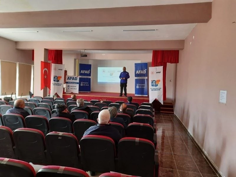 Mahalle ve köy muhtarlarına afet eğitimi verildi
