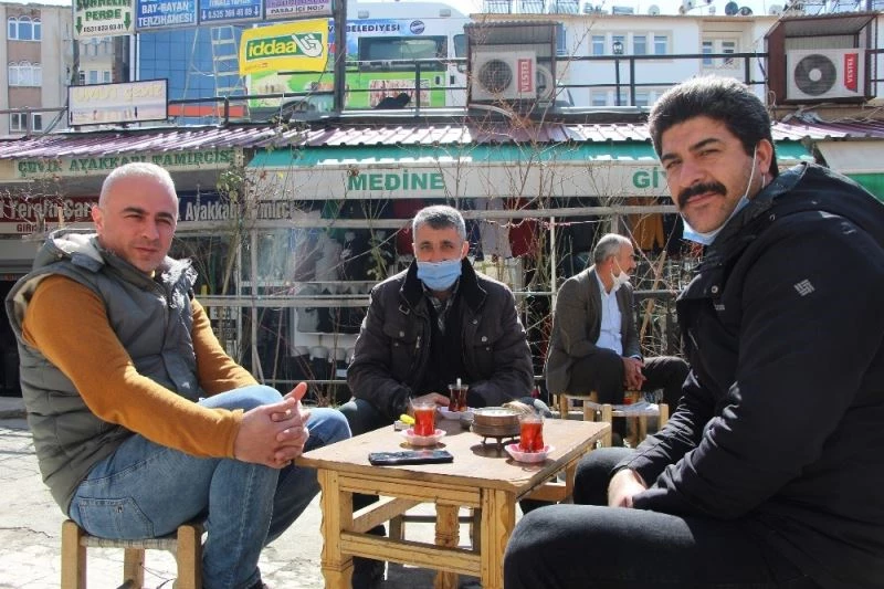 Kısıtlamaların kalktığı Bingöl’de vatandaşlar güneşin tadını çıkardı
