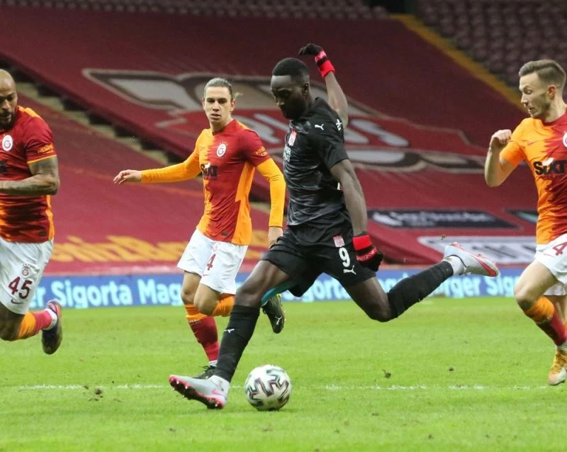 Mustapha Yatabare cezalı duruma düştü
