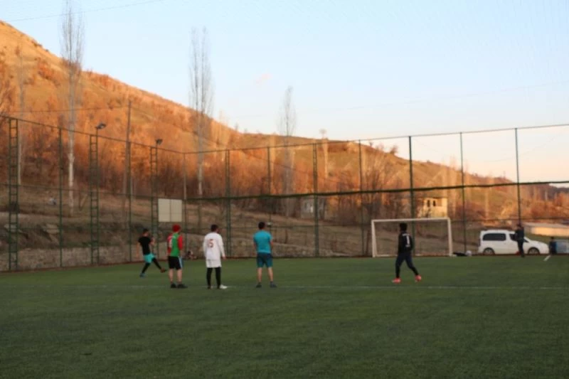 Tek aktiviteleri olan halı sahaların açılmasıyla çok mutlu oldular
