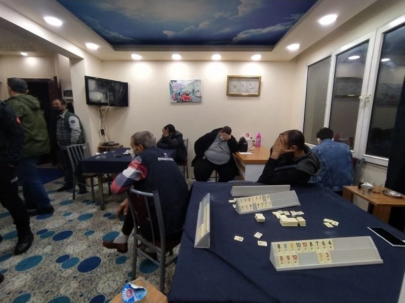 Adana’da güvenlik kameralı kumarhaneye baskın