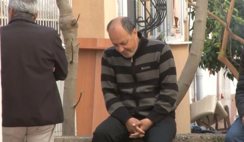 Odasında ölü bulunan 23 yaşındaki elektronik mühendisinin cenazesi gözyaşları içinde evden alındı
