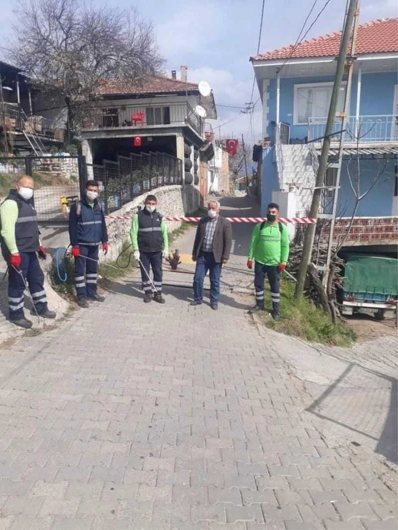 Efeler Belediyesi karantinada olan sokağı ilaçladı
