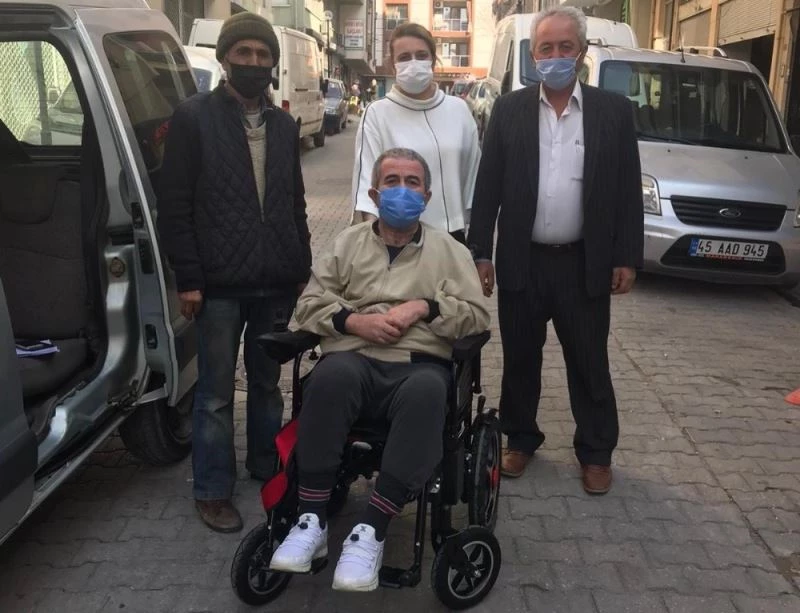 Akülü tekerlekli sandalyeler ihtiyaç sahiplerine ulaştırılıyor
