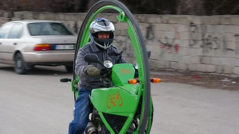 Bu motosikletin görüntüsü bilim kurgu filmlerini aratmıyor
